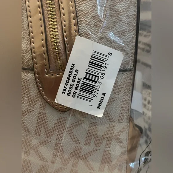 Congrats Bag_hag 🥰.  Shoe High Top Keychain & Magnetic Bookmark - Picture 9 of 11